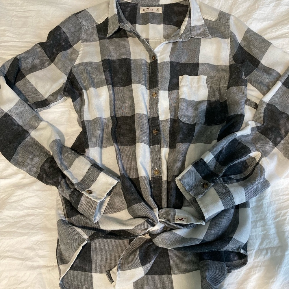 Hollister Black and White Plaid Long Sleeve Shirt